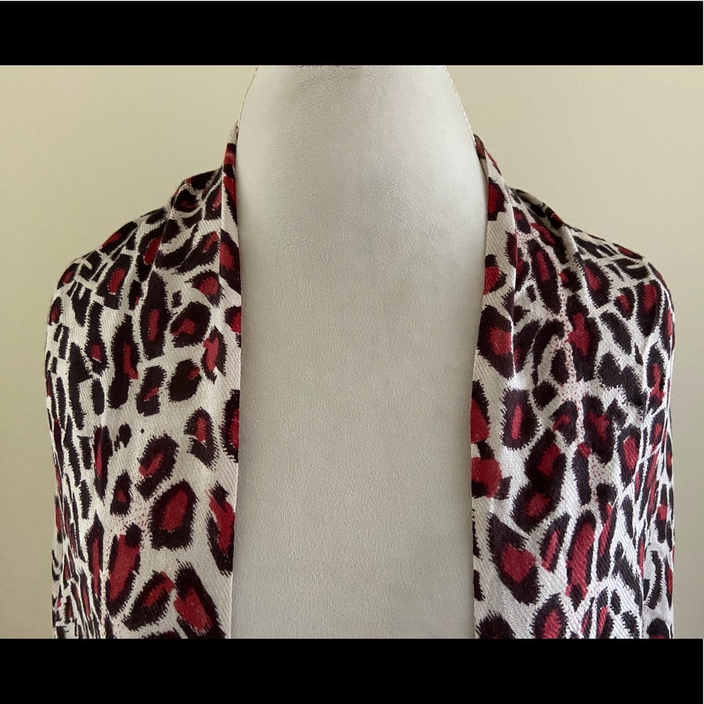 💕Pretty Animal Print Scarf - Picture 2 of 3